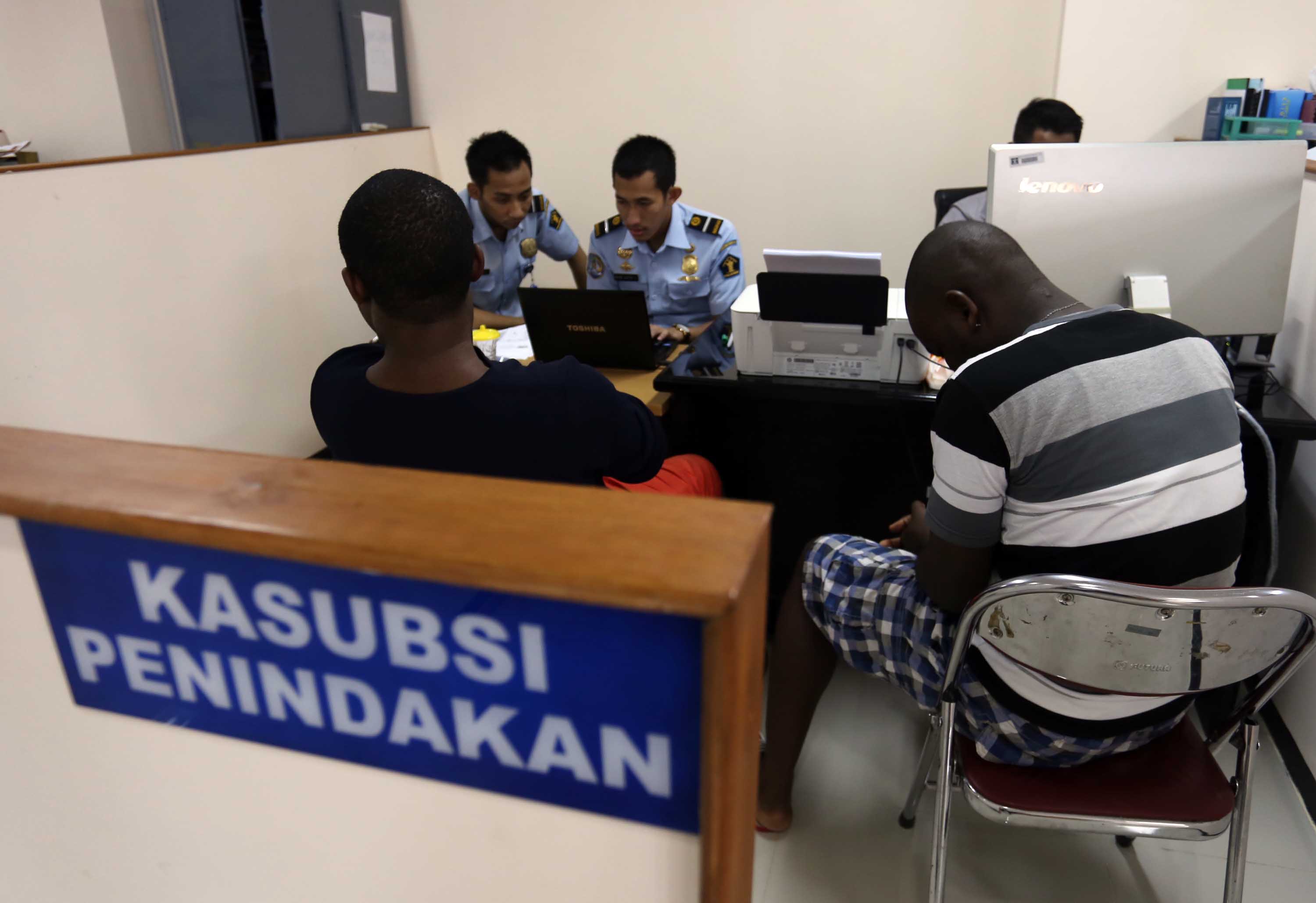20140308_184700_imigrasi-jakarta-utara-tangkap-7-orang-wna-bermasalah.jpg