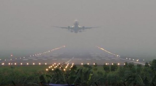 20140312_154729_bandara-sutan-kasim-_kabut.jpg