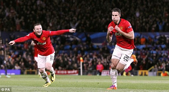 20140320_043950_wayne-rooney-goes-van-persie.jpg