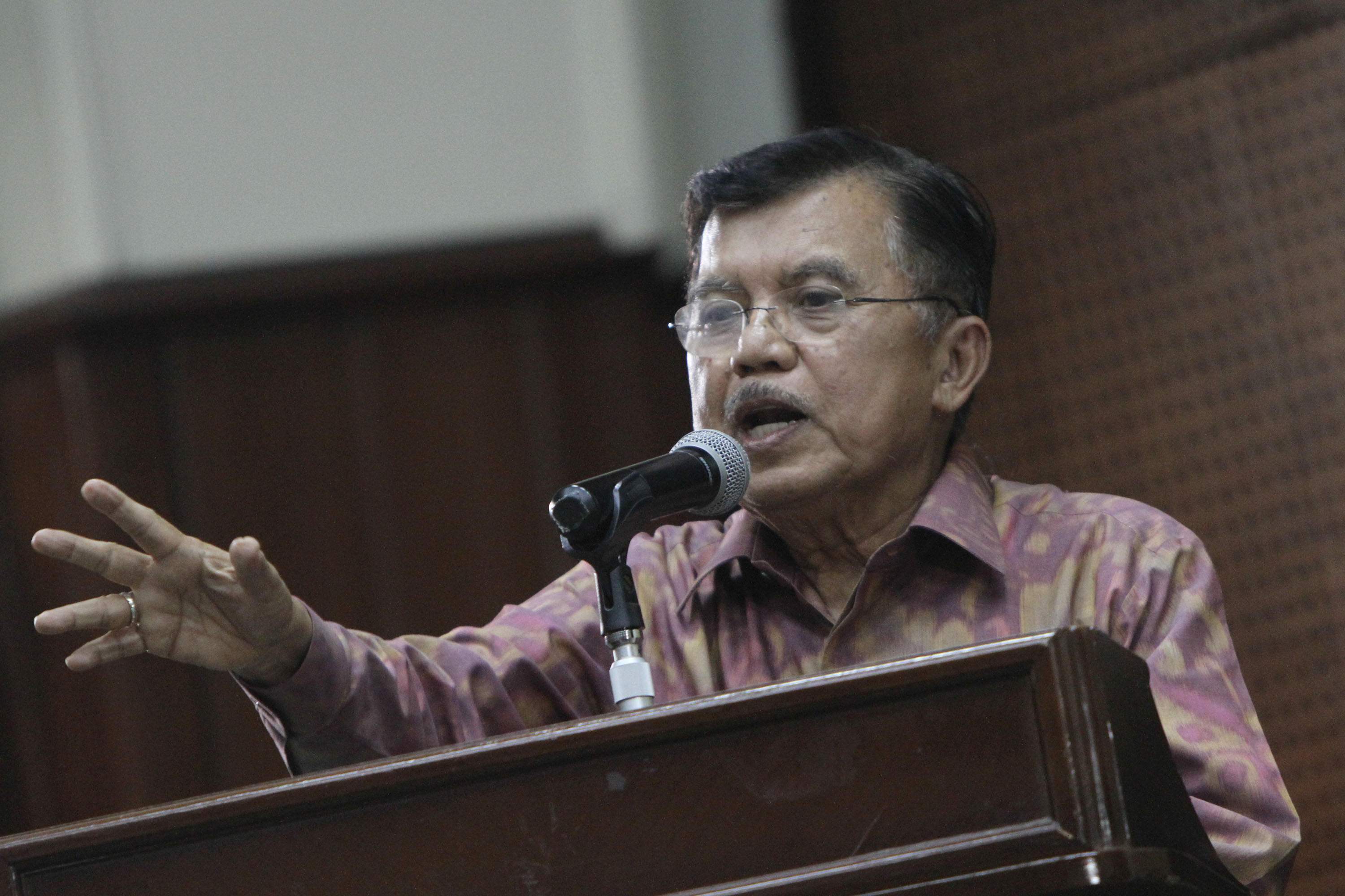 20140328_223324_jusuf-kalla-di-dialog-dan-debat-capres-iluni-ui.jpg