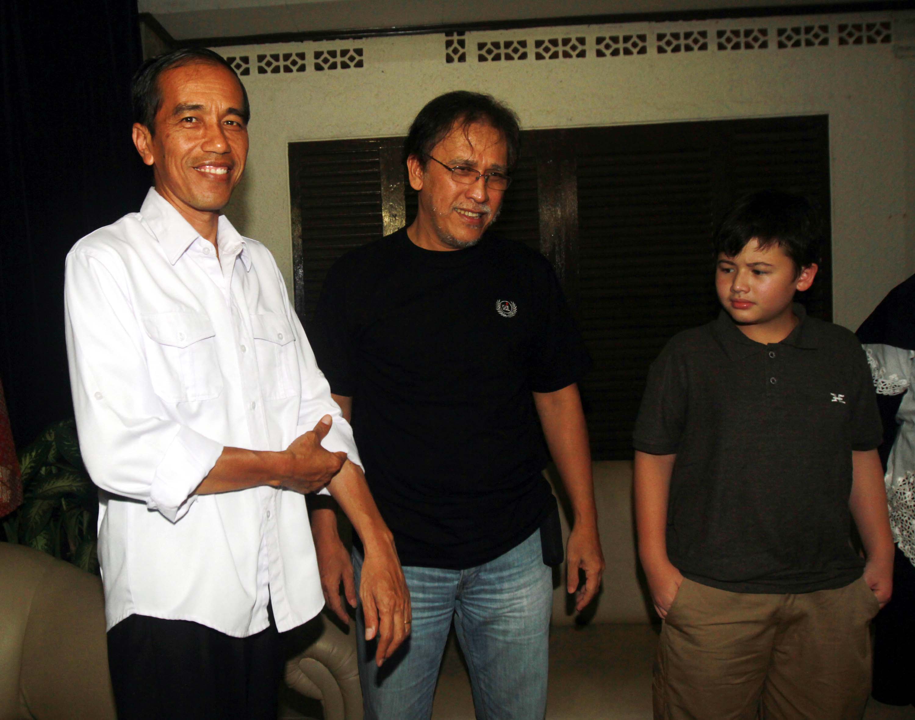 20140403_230639_jokowi-sambangi-rumah-iwan-fals.jpg
