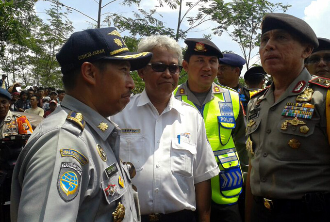 20140405_132152_kapolda-jabar-m-iriawan-tinjau-lokasi-ka-malabar-yang-anjlok.jpg