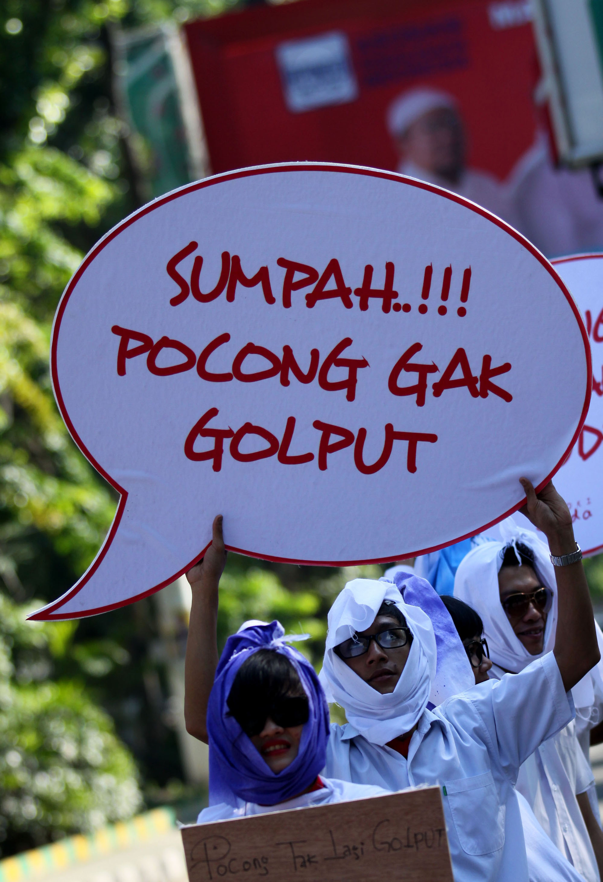 20140408_212043_pocong-tolak-golput.jpg