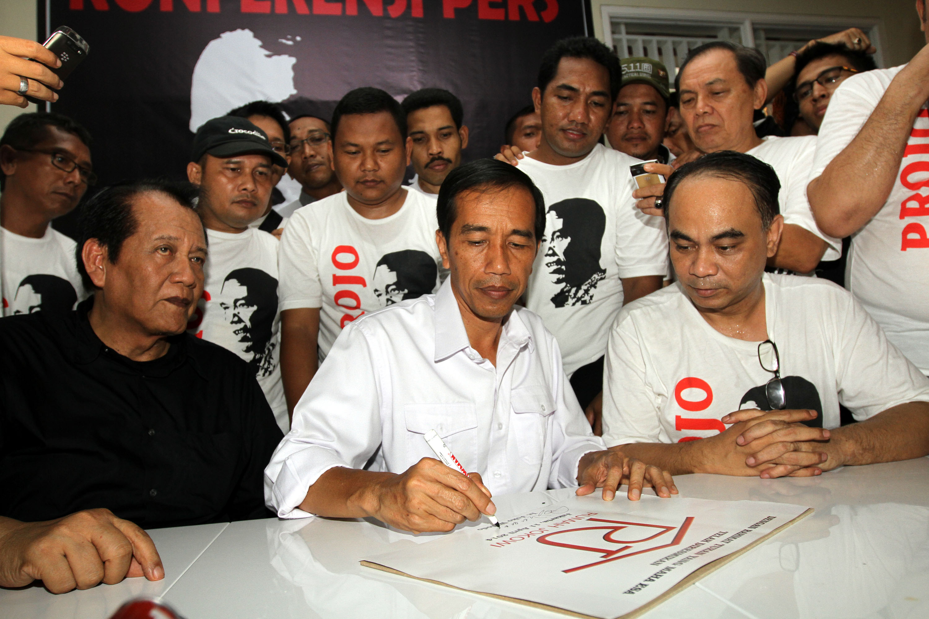 20140411_195334_jokowi-bertemu-relawan-projo.jpg