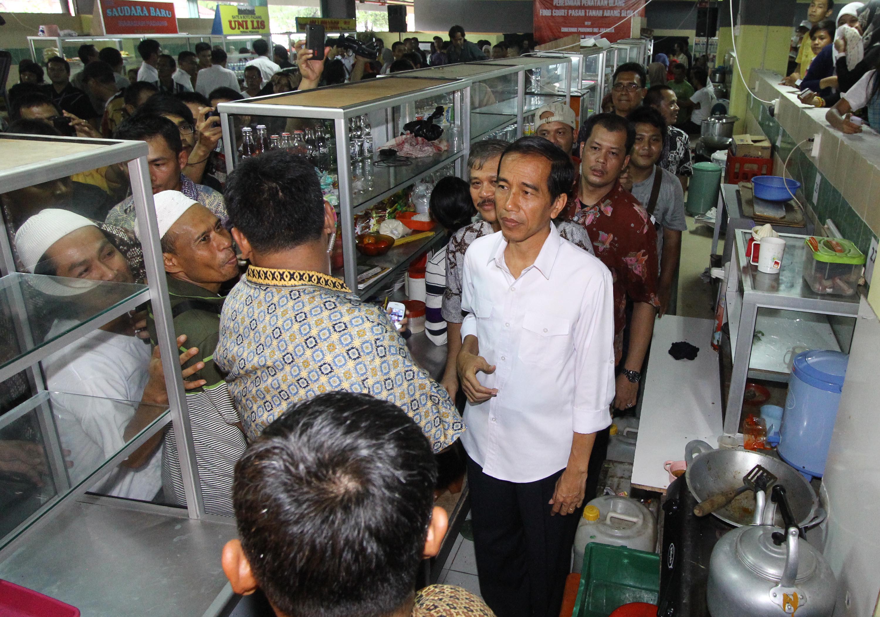 20140414_211641_jokowi-resmikan-food-court-pasar-blok-g.jpg