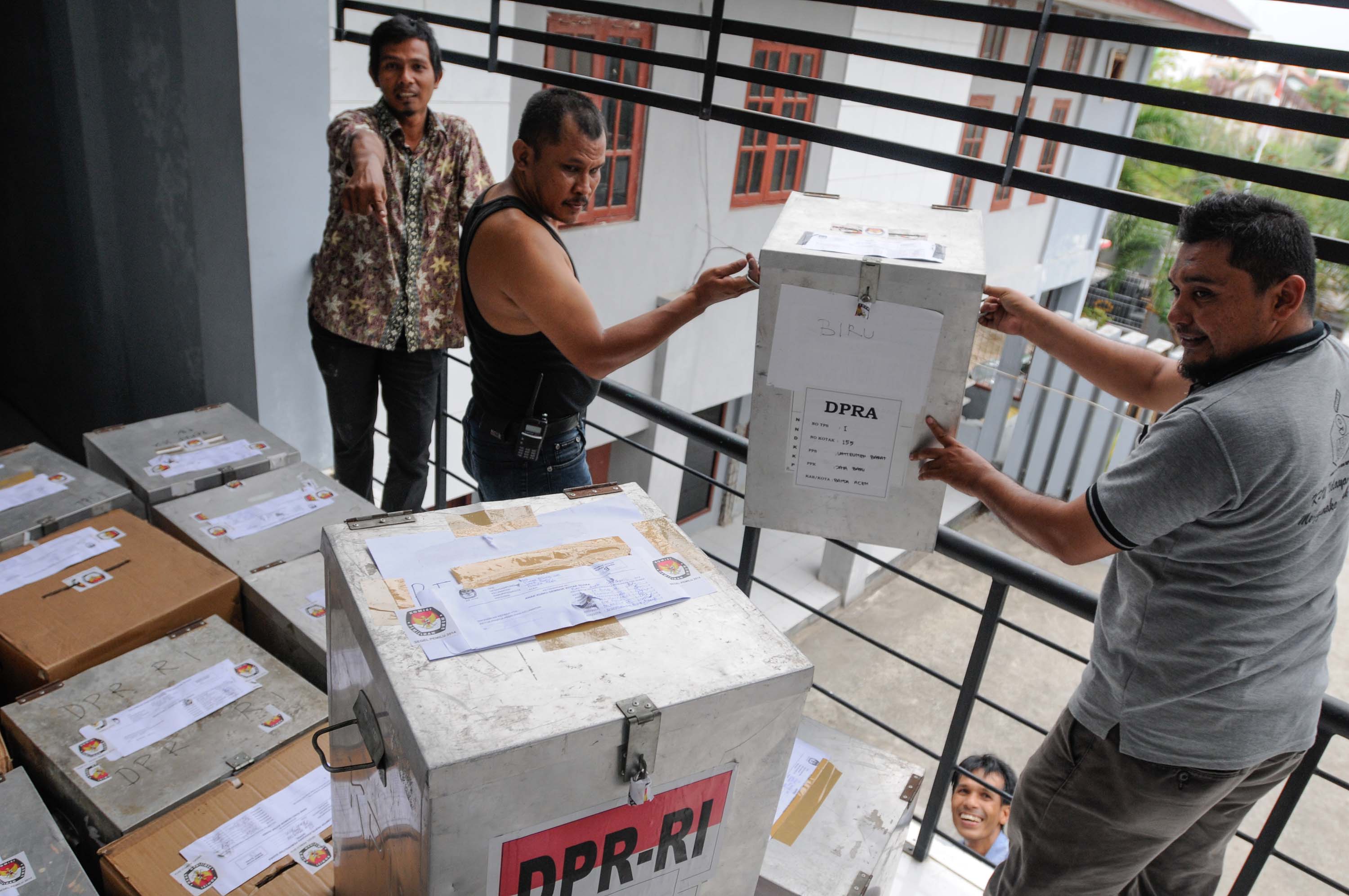 20140414_212401_penyerahan-rekap-suara-pemilu-legislatif-di-banda-aceh.jpg