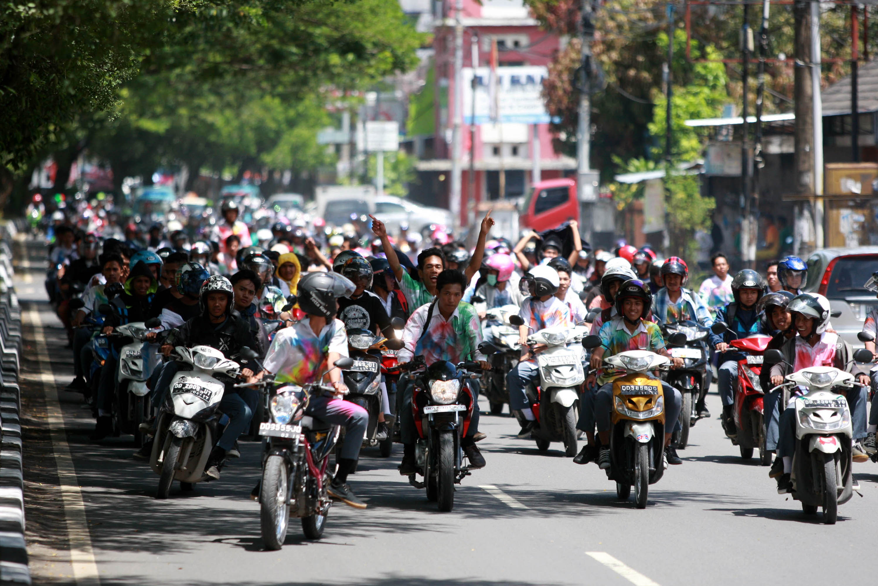 20140417_183855_konvoi-pelajar-makassar-usai-un.jpg