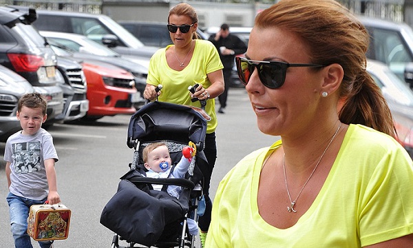 20140428_080156_coleen-rooney-yellow-shirt.jpg