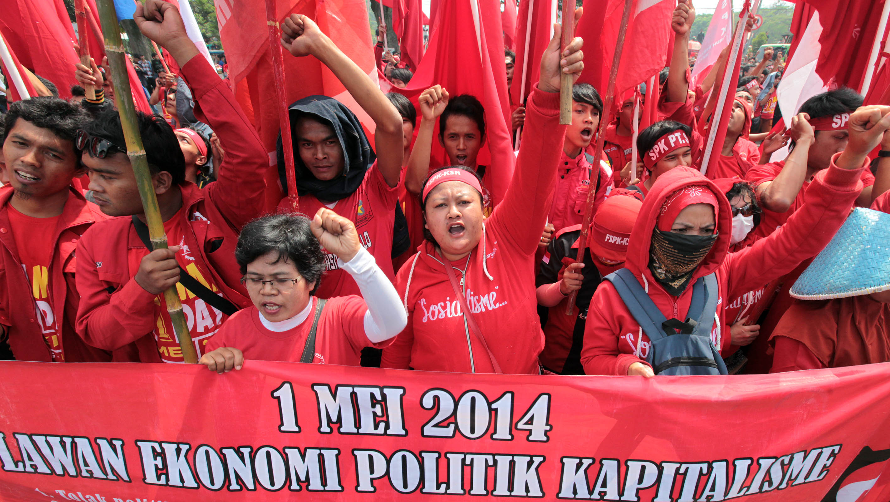 20140501_221528_demo-buruh-may-day-di-bandung.jpg