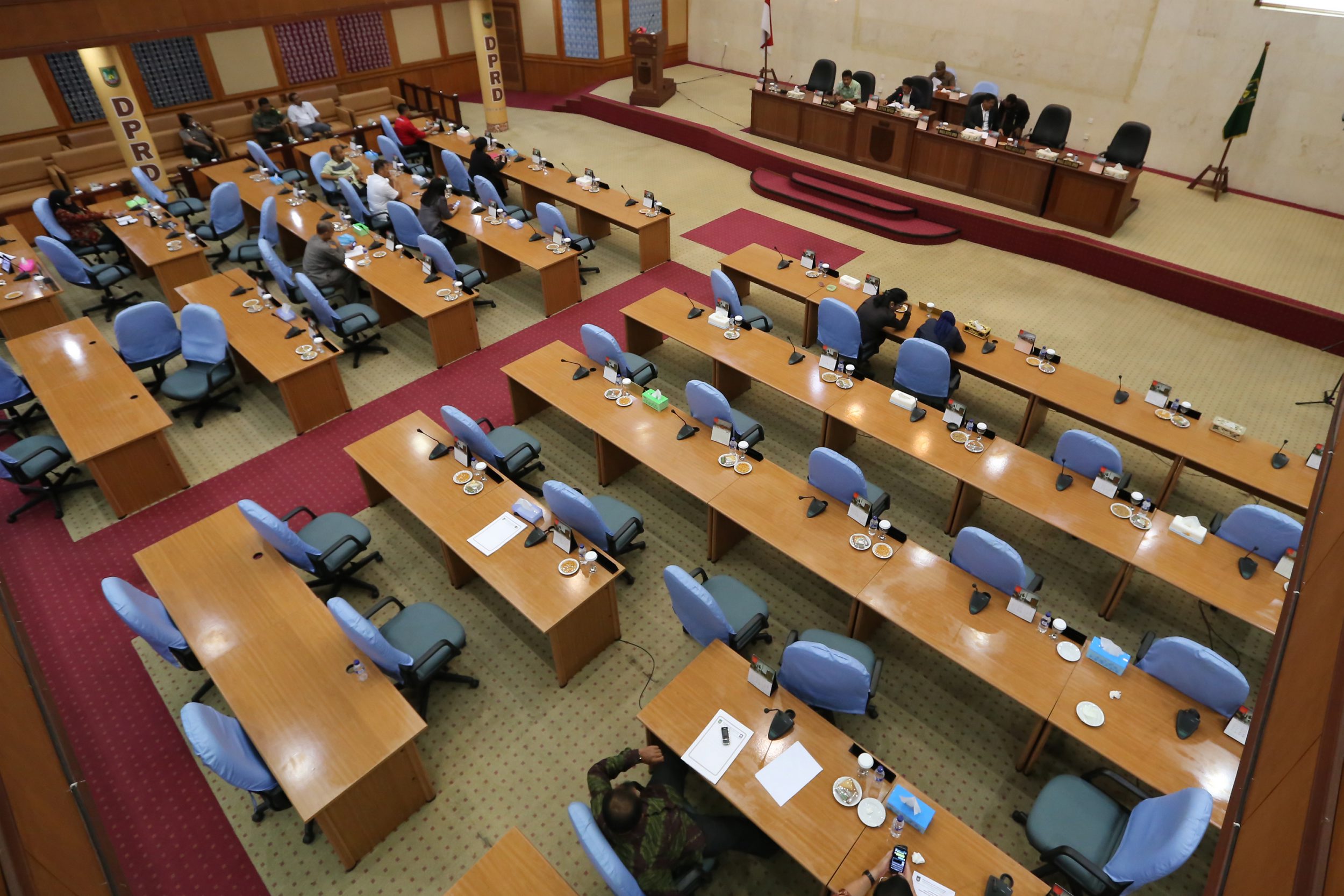 20140502_144639_sejumlah-kursi-kosong-sidang-paripurna-dprd-batam.jpg