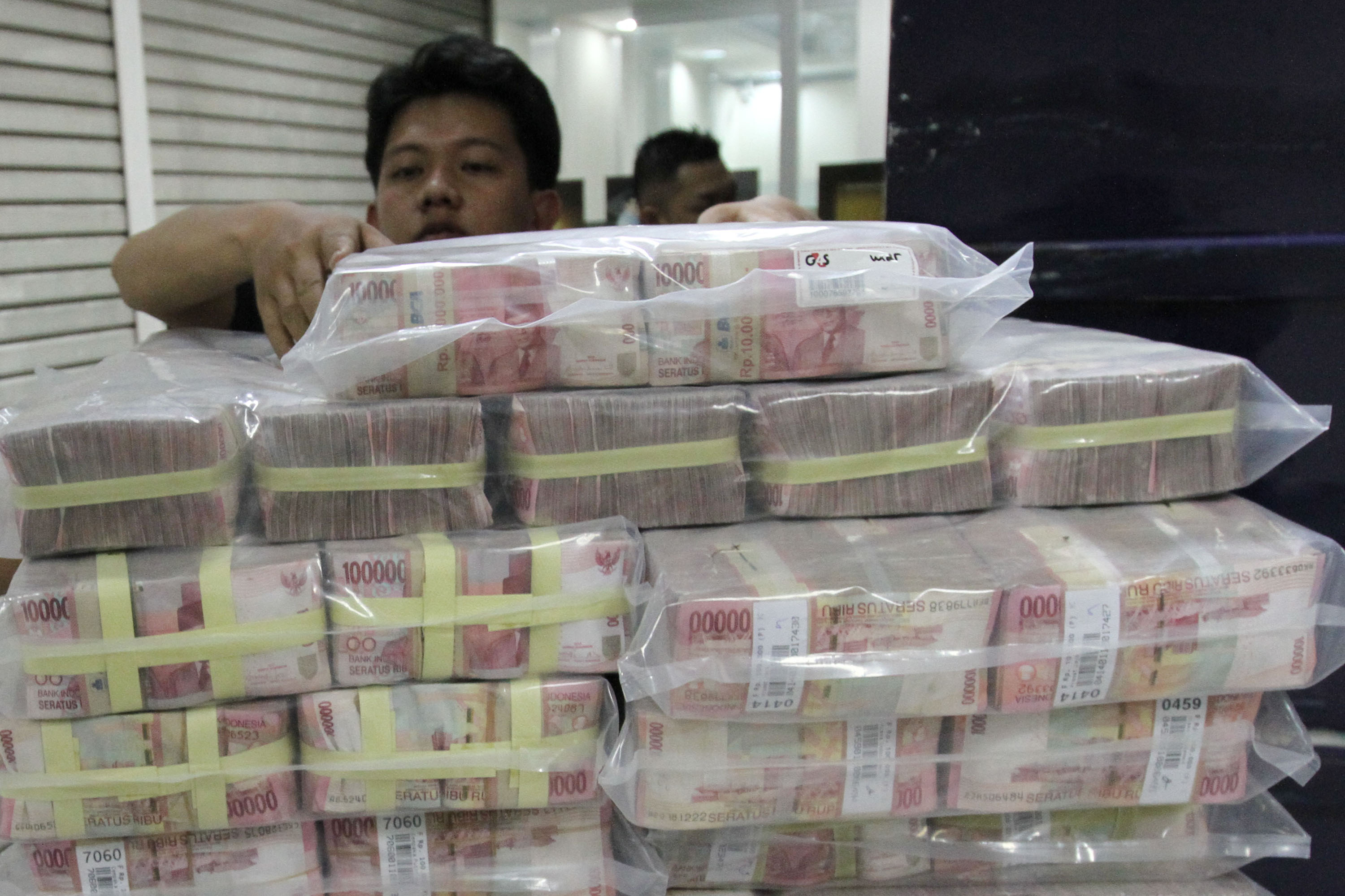 20140502_190502_nilai-tukar-rupiah-ditutup-menguat.jpg