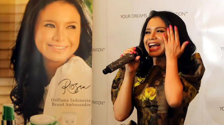 20140505_190208_rossa-dalam-pengenalan-sebagai-brand-ambassador-oriflame.jpg