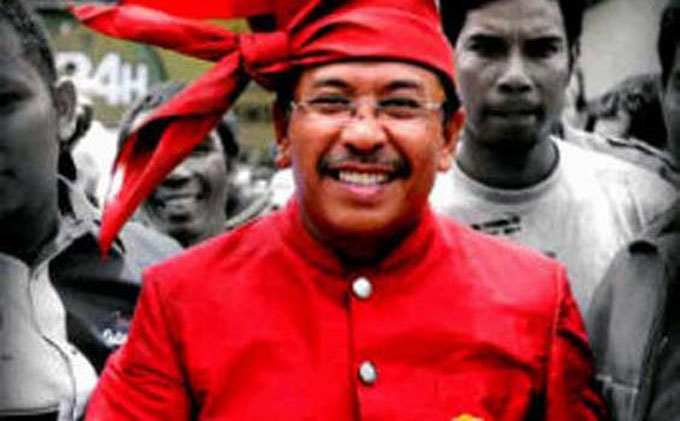 20140507_164110_wali-kota-makassar-ilham-arief-sirajuddin-on-pose.jpg