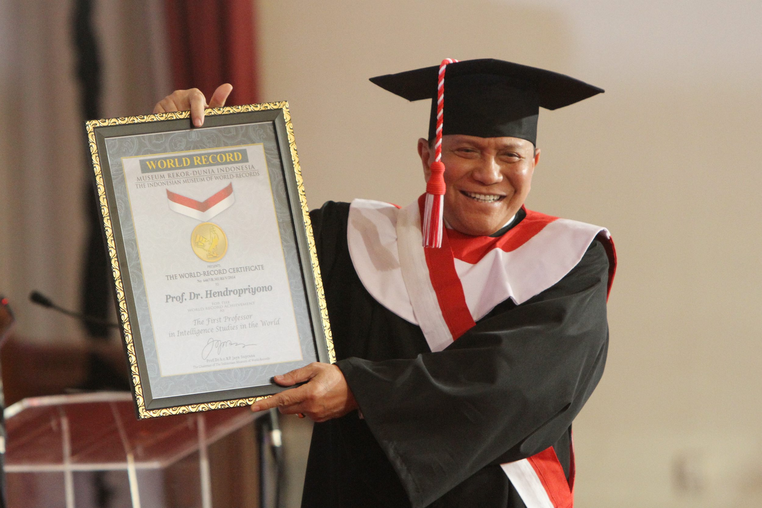 20140507_164944_hendropriyono-dikukuhkan-sebagai-guru-besar.jpg