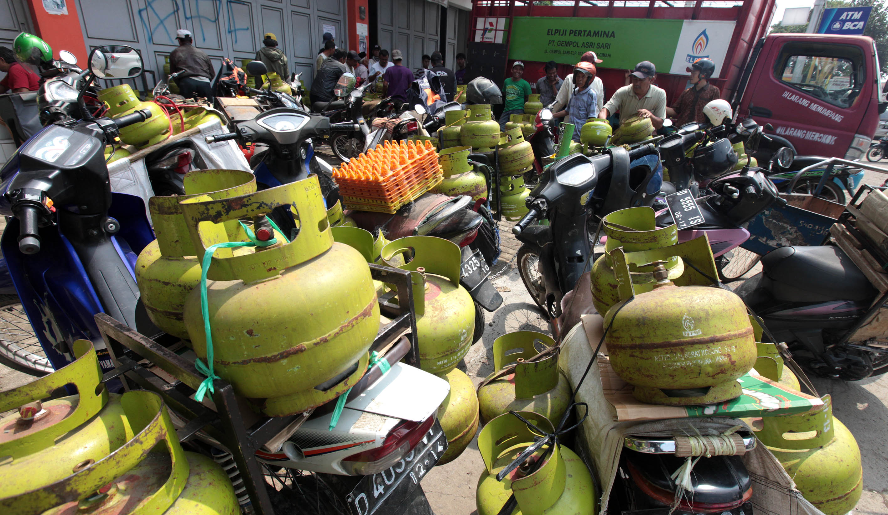 20140508_230134_gas-elpiji-3-kg-kembali-normal.jpg