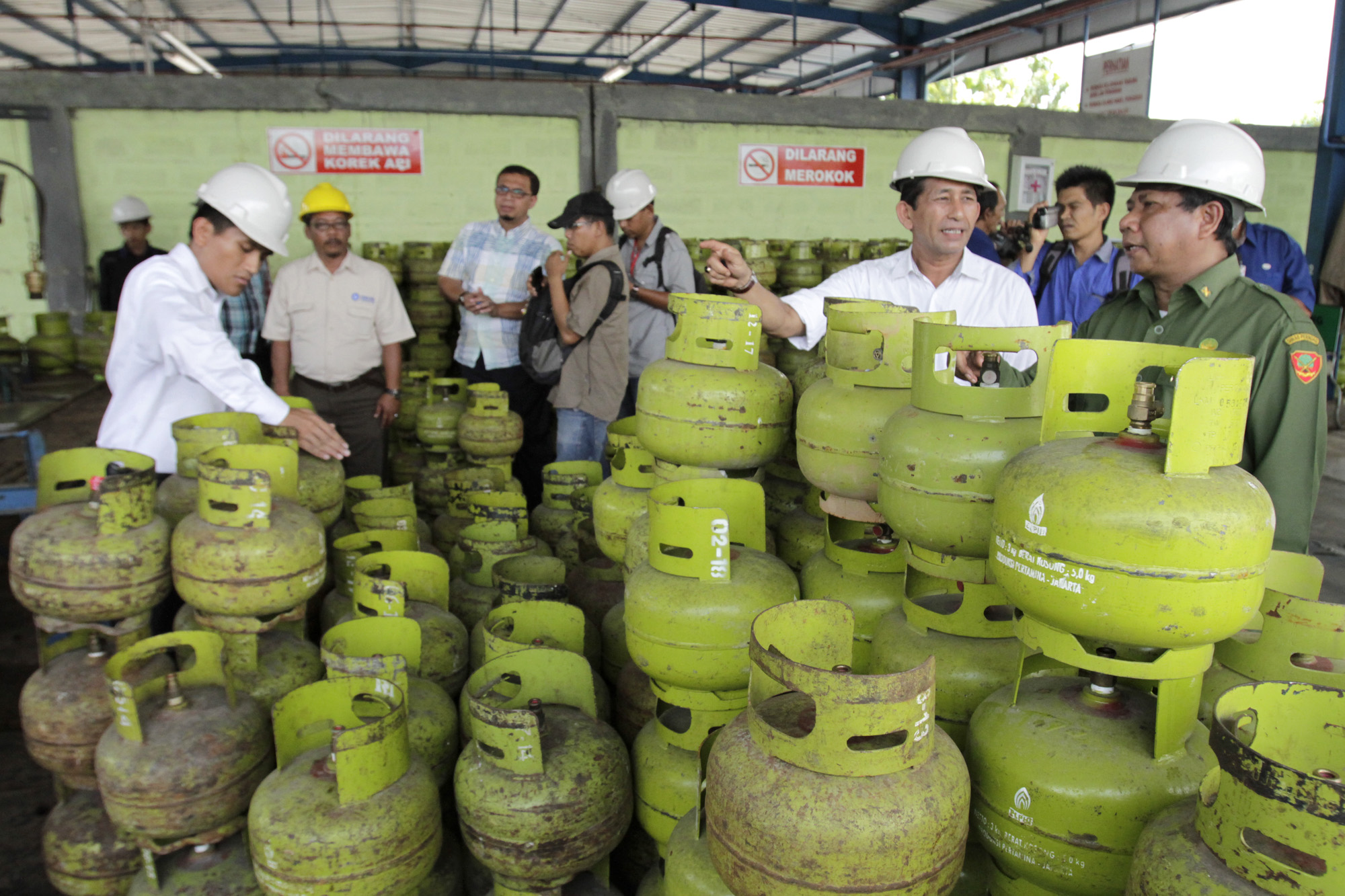 20140512_190302_kadisperindag-aceh-sidak-sppbe-marwan-gas-abadi.jpg