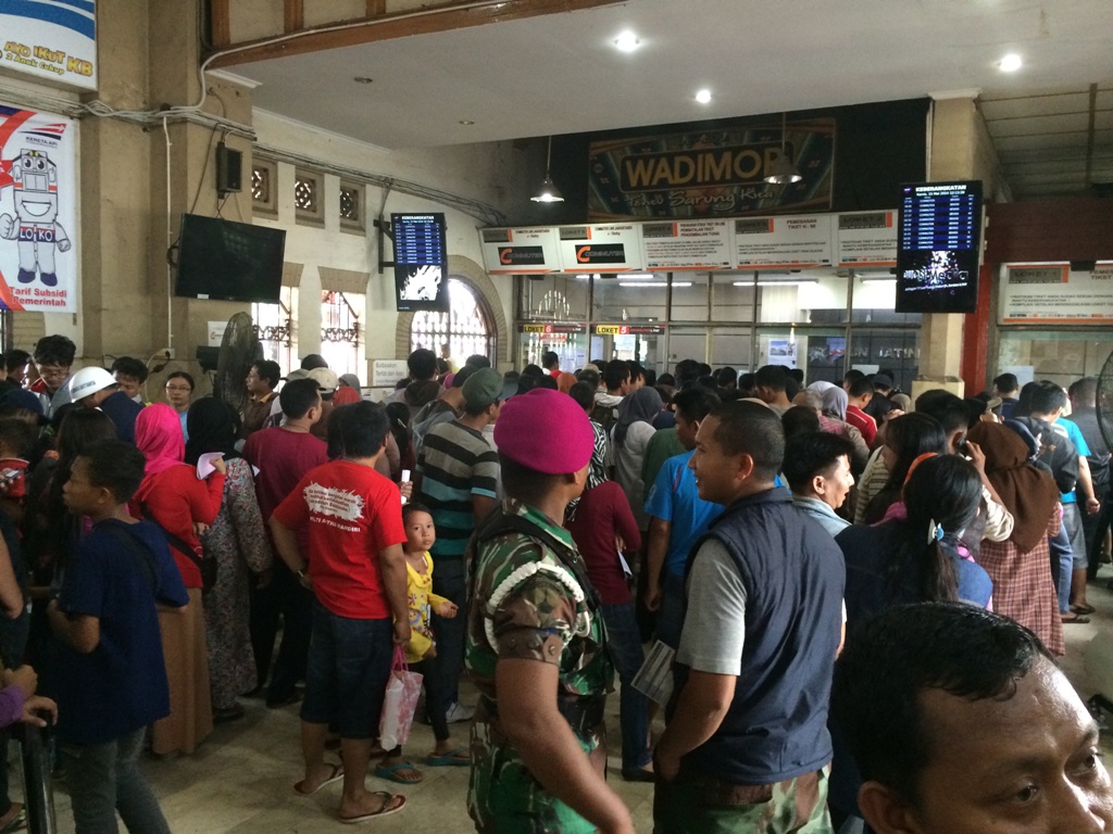 20140515_165349_stasiun-jatinegara.jpg