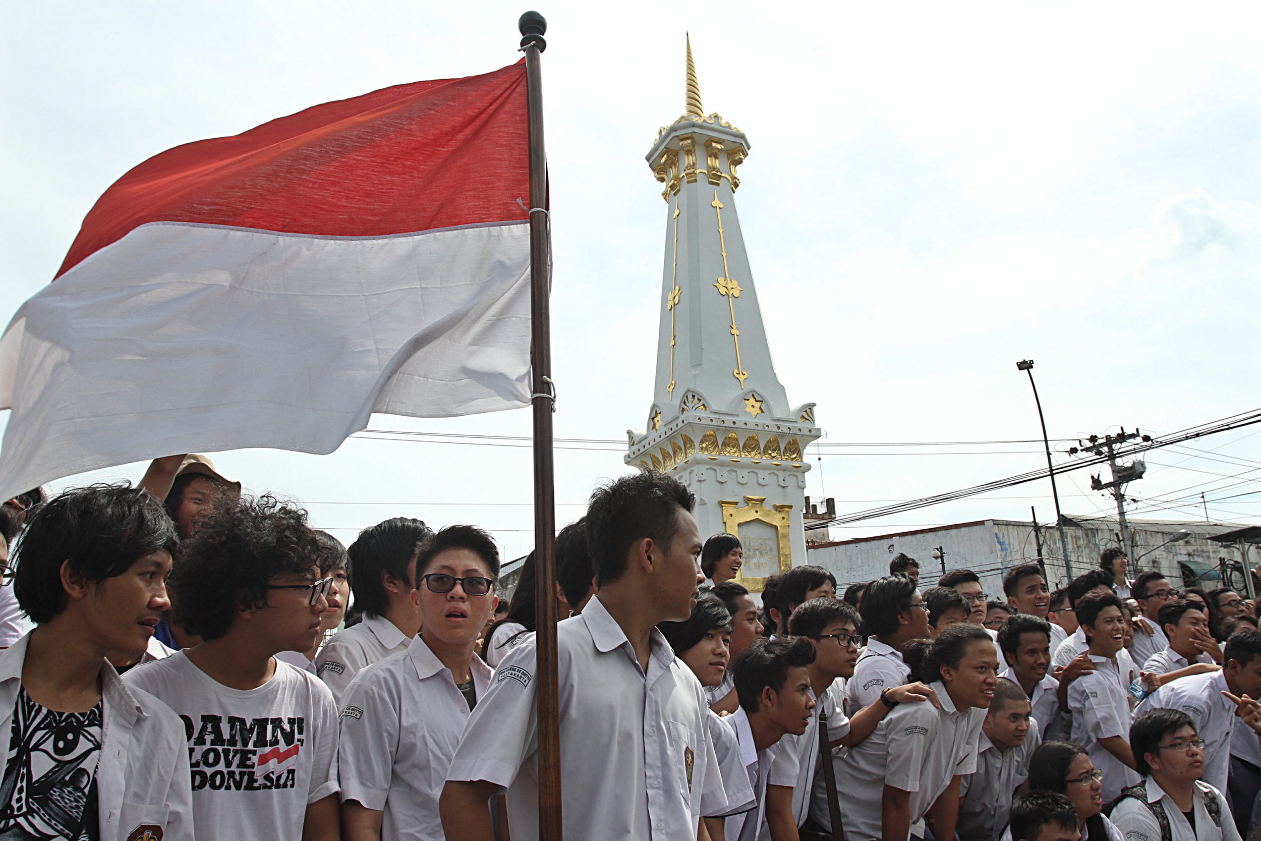 20140520_161710_ekspresi-para-siswa-dinyatakan-lulus-un.jpg