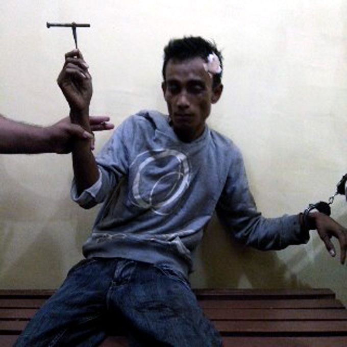 20140530_120123_pencuri-babak-belur-dihajar-warga.jpg