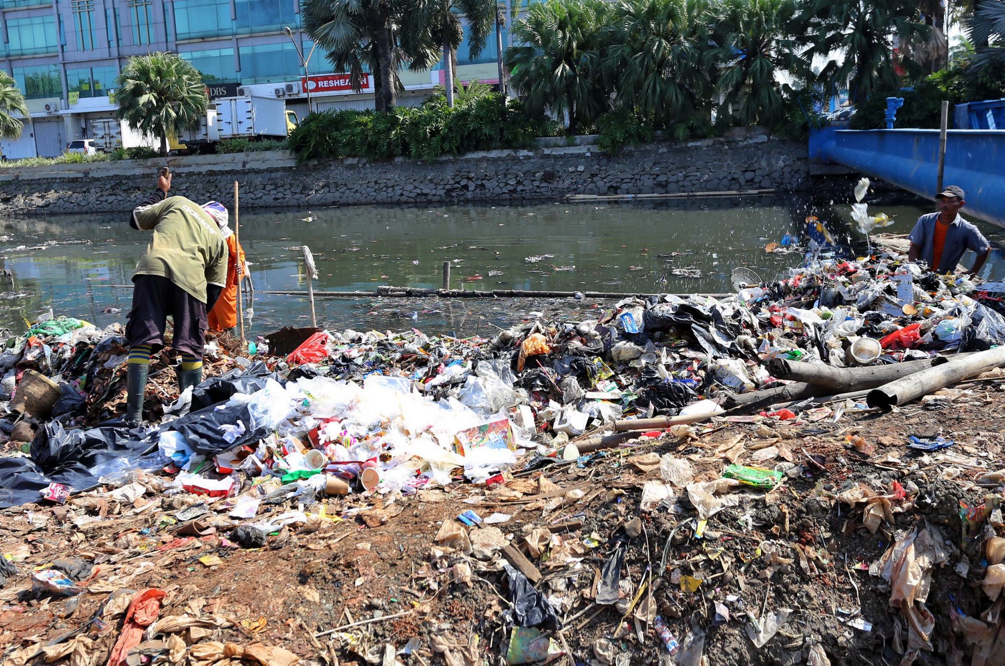 20140602_165326_sampah-masih-menjadi-persoalan-di-jakarta.jpg