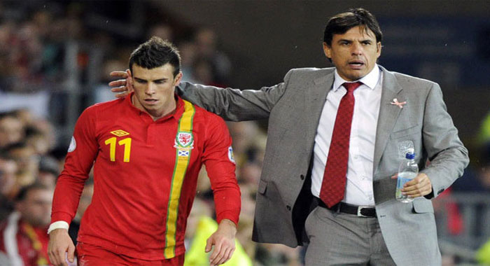 20140603_045357_chris-coleman-dan-gareth-bale.jpg