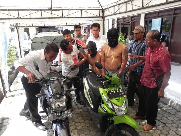 20140609_170046_pencuri-motor-telanjang.jpg
