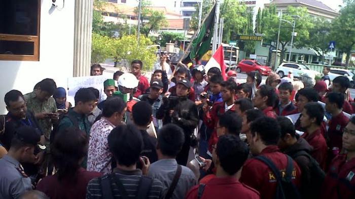 Demo HMI di Pemkot Kediri Memanas