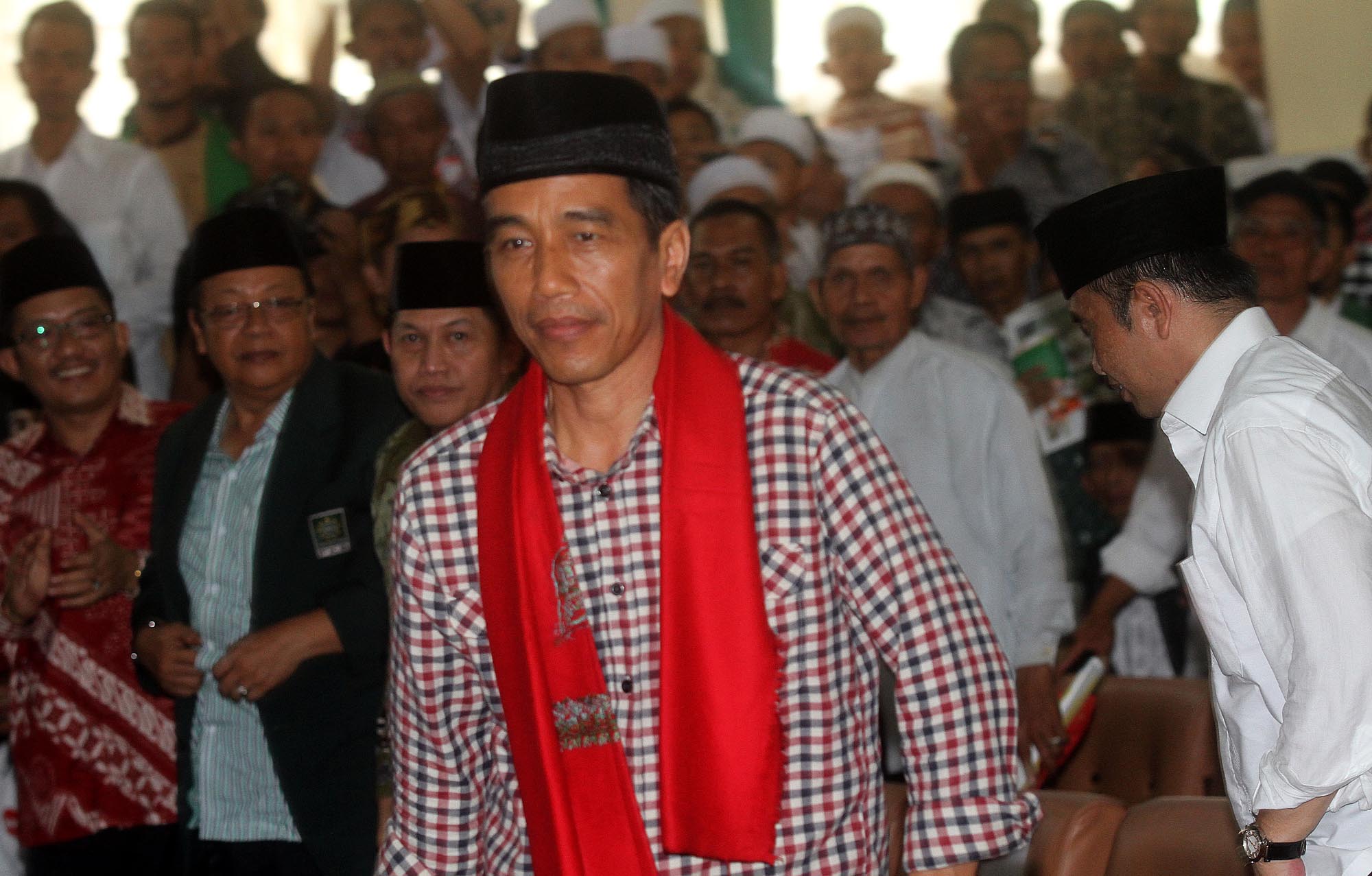 20140612_204141_jokowi-sambangi-pesantren-cipasung.jpg