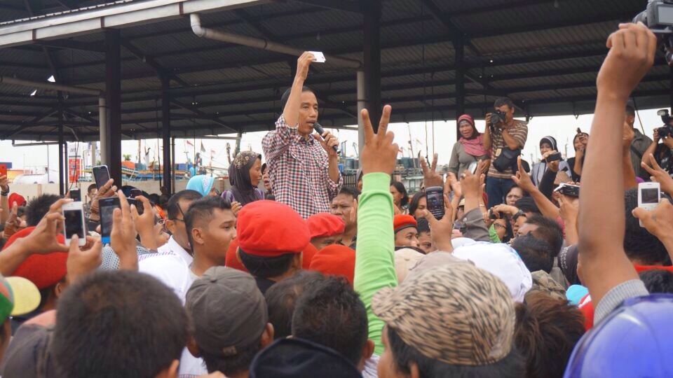 20140619_223554_jokowi-menemui-ribuan-nelayan-di-tempat-pelelangan-ikan-tpi-jonggor-tegal.jpg