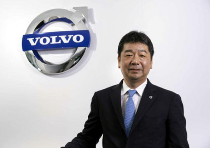 20140626_133028_takayuki-kimura-di-kantornya-yang-baru-volvo-car-japan.jpg