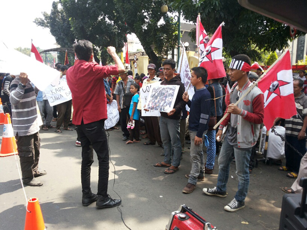 20140630_124910_aliansi-sepetak-tanah-berdemo-di-depan-kantor-badan.jpg