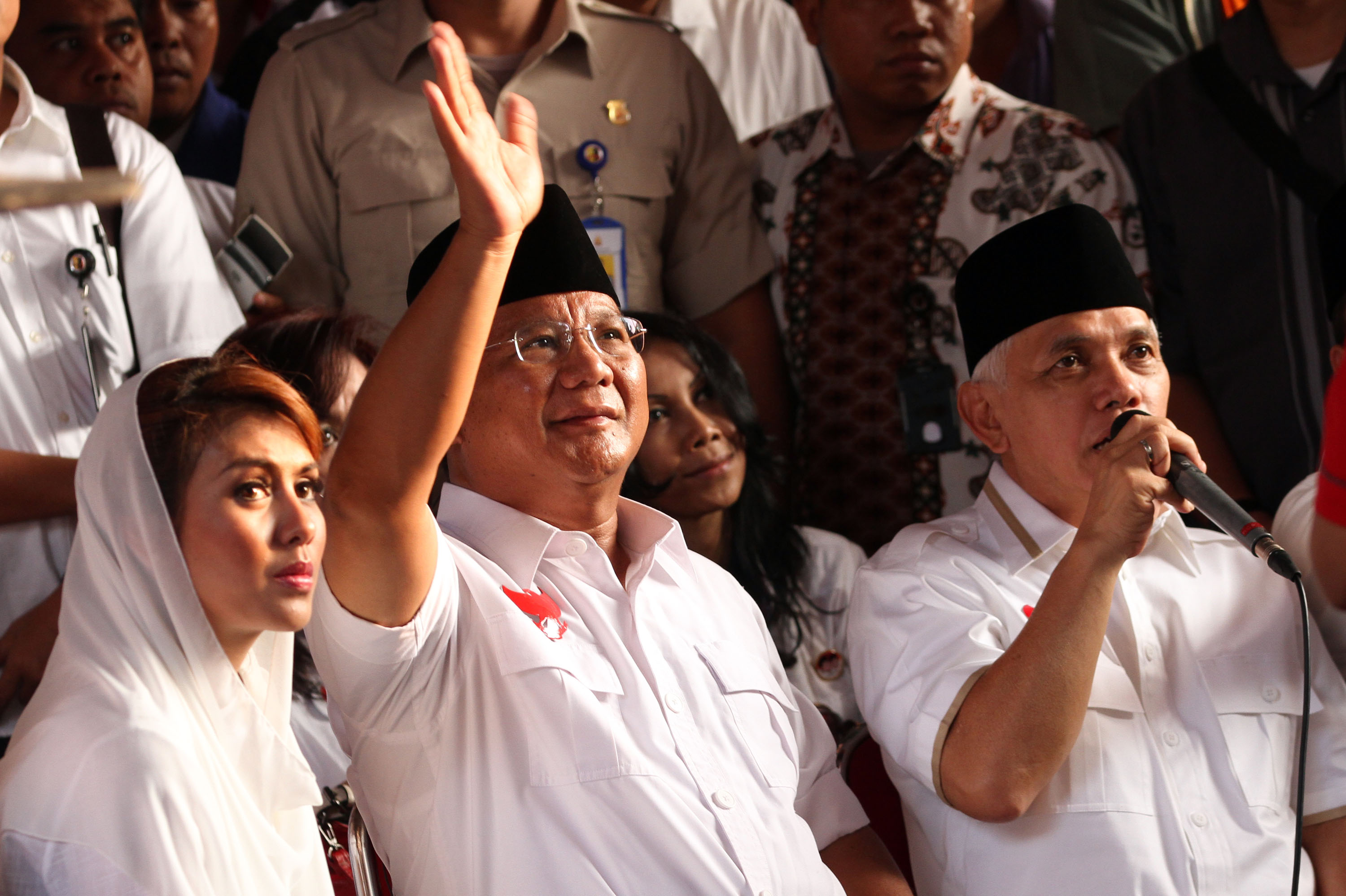20140706_143643_prabowo-hatta-teleconference-dengan-sejumlah-pesantren.jpg
