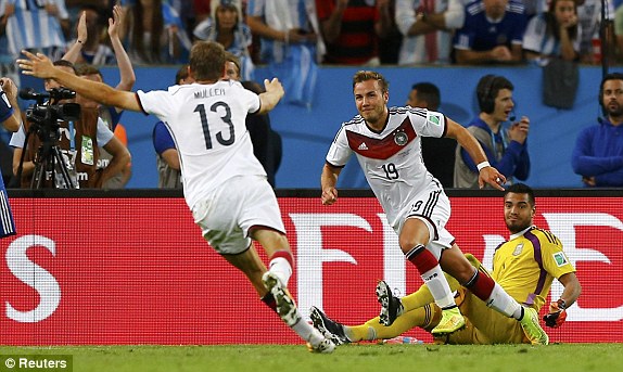 20140714_043550_mario-gotze-thomas-muller.jpg
