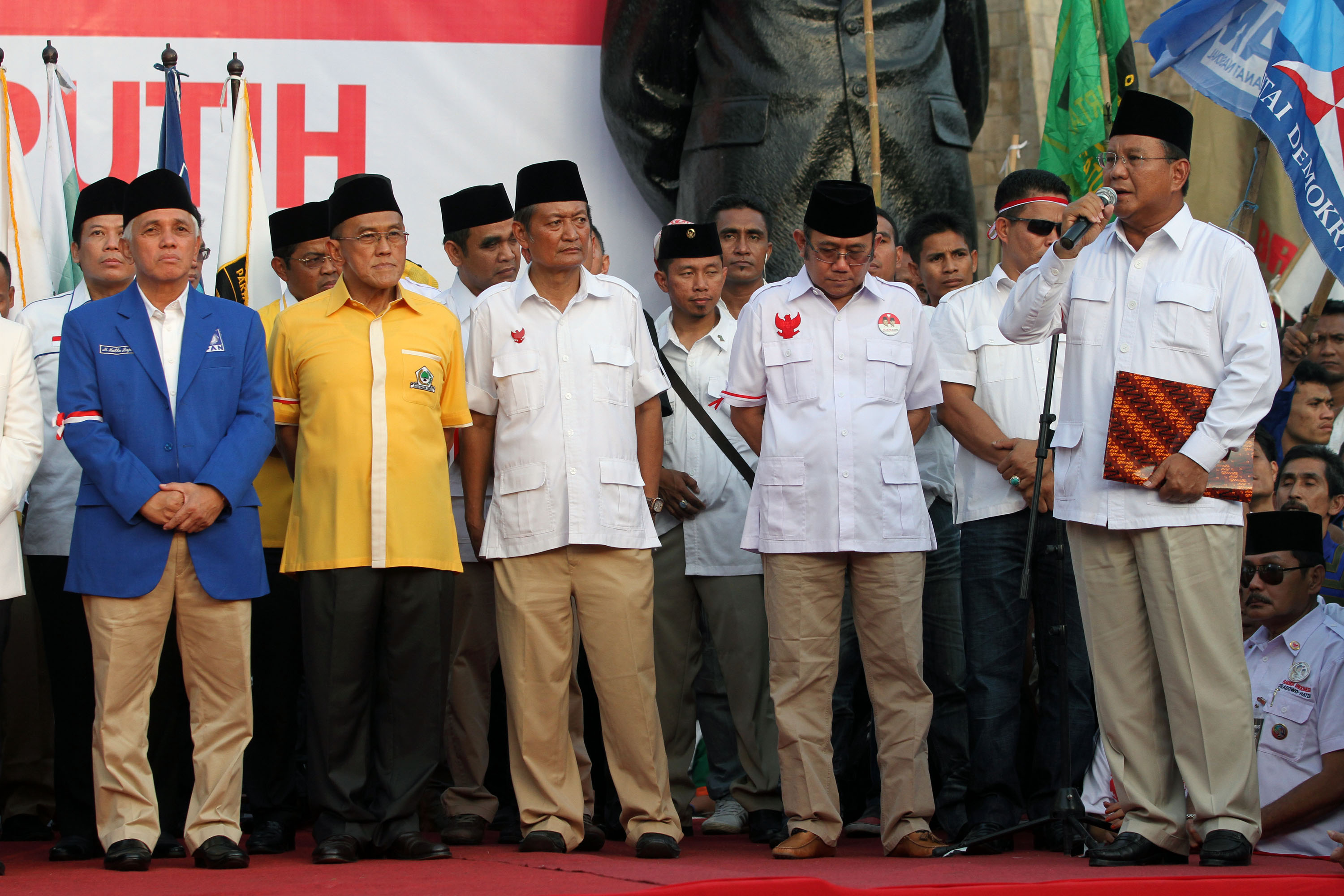 20140714_214224_penandatanganan-koalisi-merah-putih-permanen.jpg