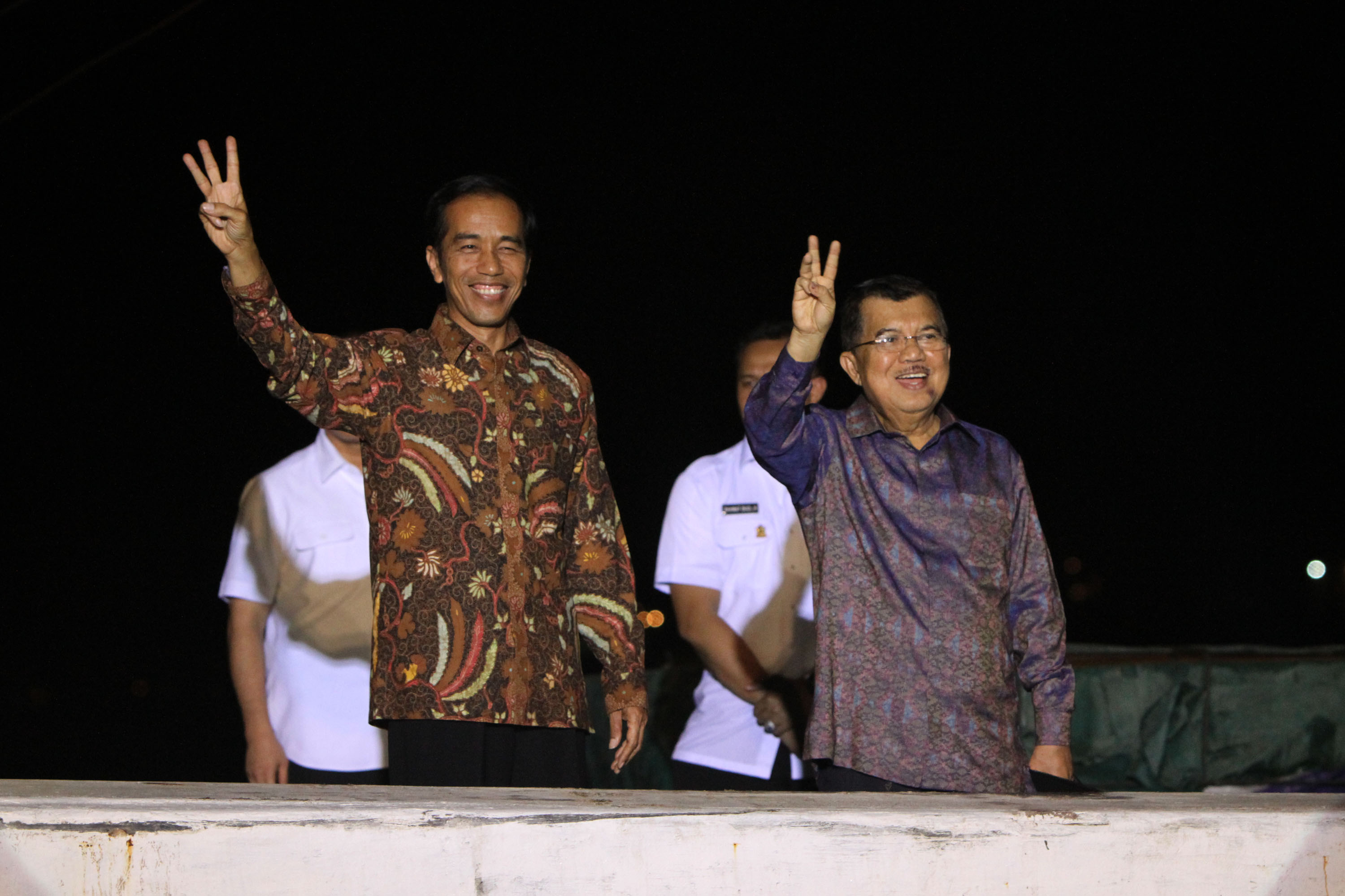 20140723_004216_jokowi-jk-pidato-kemenangan-di-atas-kapal-pinisi.jpg