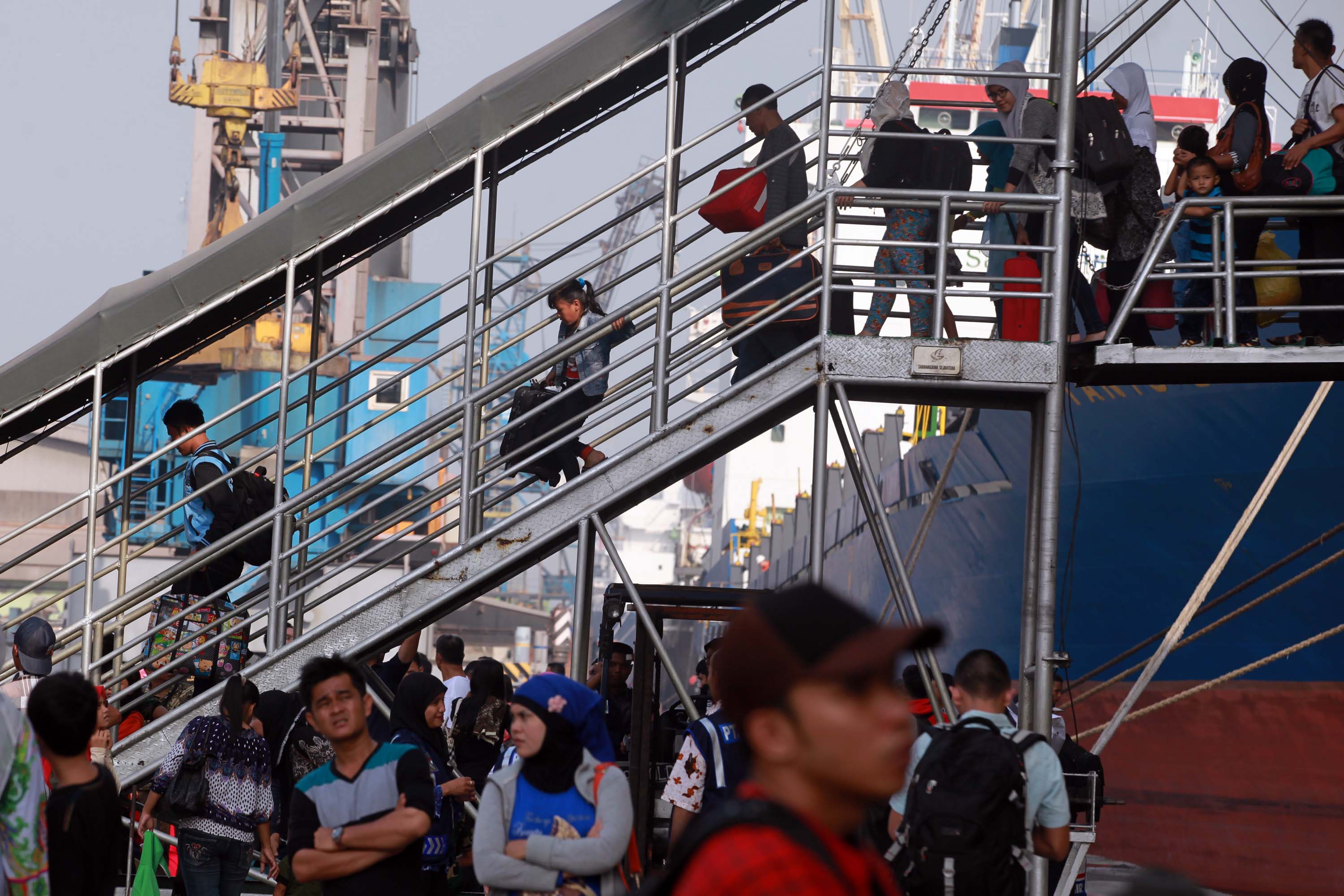 20140725_183258_arus-mudik-di-pelabuhan-belawan-medan.jpg