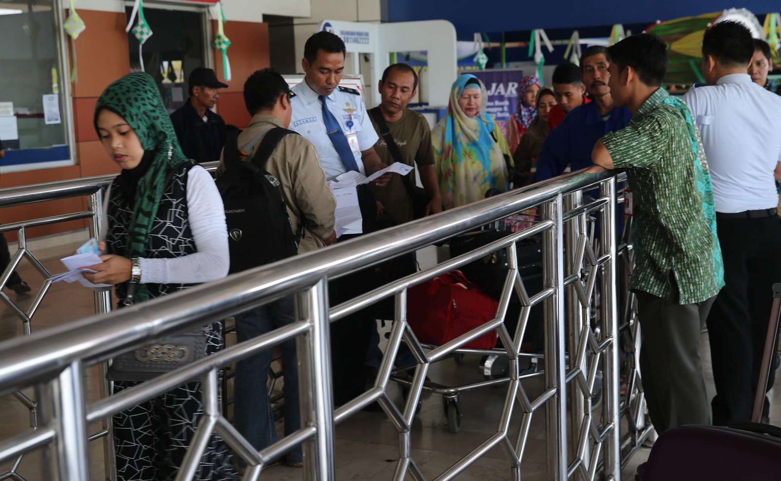 20140727_165341_arus-mudik-lebaran-di-bandara-sukarno-hatta-makassar.jpg