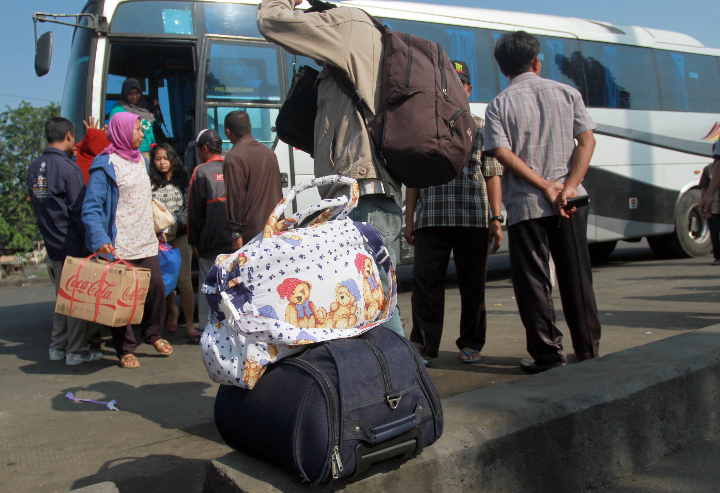 20140802_182544_suasana-kembalinya-pemudik-di-terminal-pulogadung.jpg