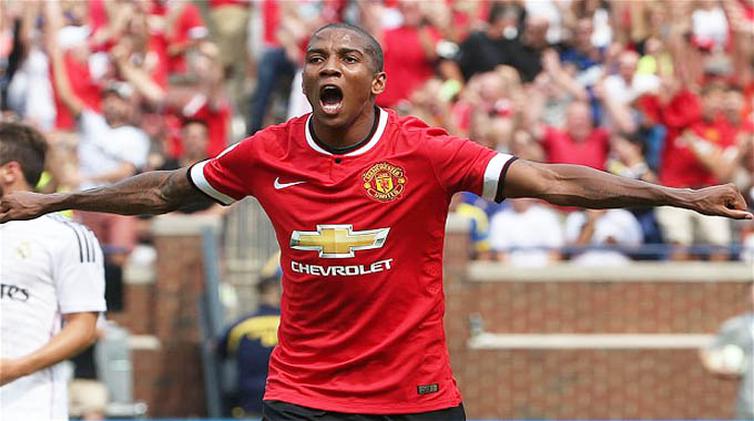 20140803_195705_gelandang-mu-ashley-young.jpg