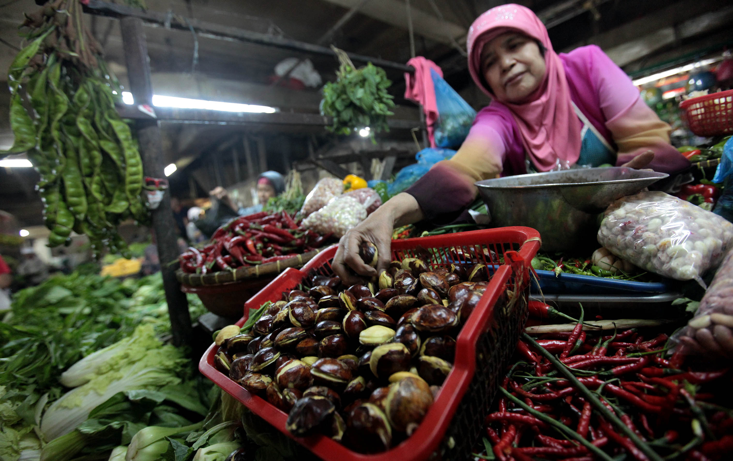 20140804_164031_harga-jengkol-meroket-di-pasar-kosambi-bandung.jpg