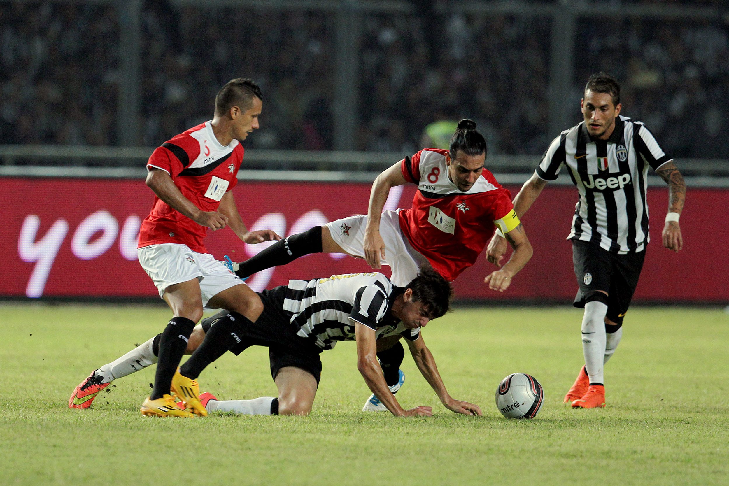 20140807_151758_raphael-maitimo-rebut-bola-mattia-vitale.jpg