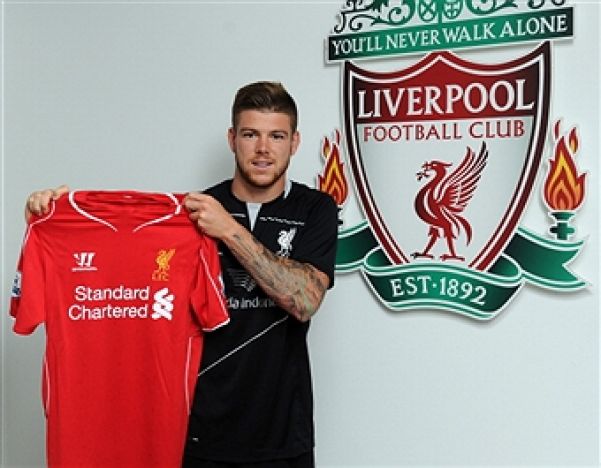 Alberto Moreno Resmi Berseragam Liverpool
