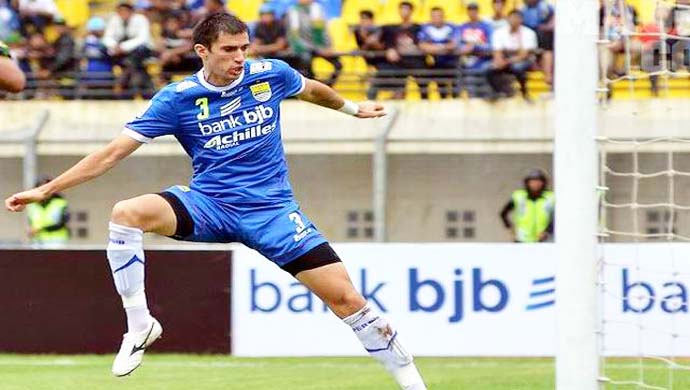 20140819_211056_bek-tengah-persib-vladimir-vujovic.jpg