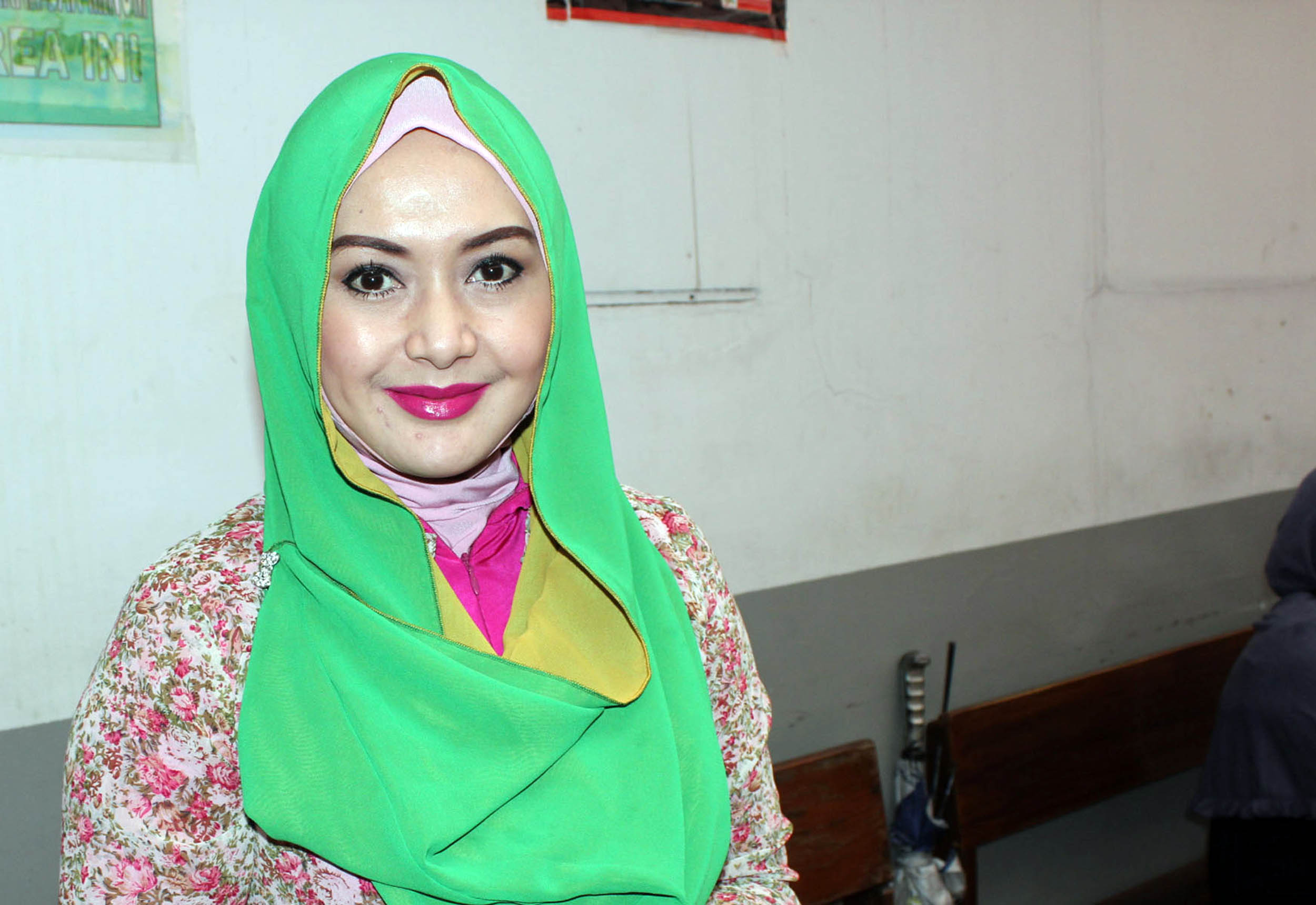 20140827_151901_eddies-adelia-dampingi-suami-sidang-penipuan.jpg