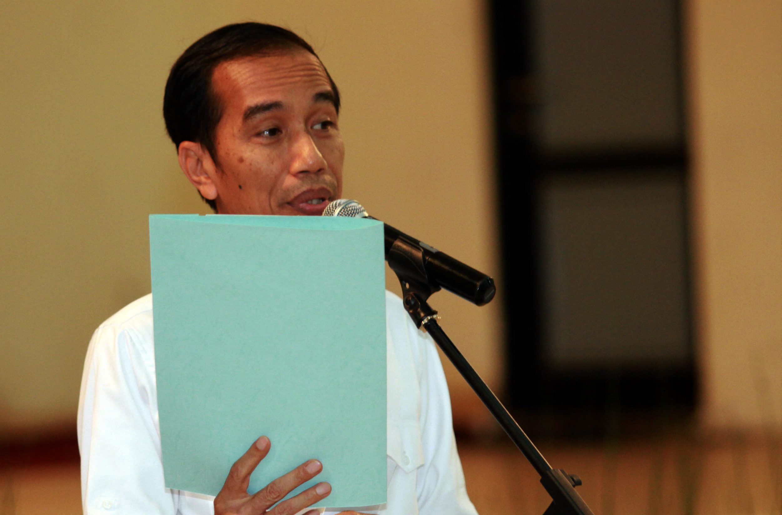 20140904_151002_presiden-terpilih-jokowi-jamin-guru-honorer-jadi-pns.jpg