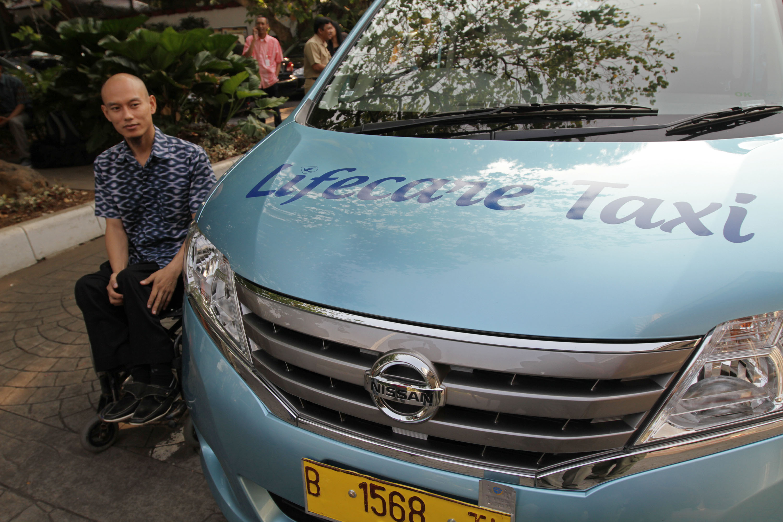 20140910_202944_taksi-blue-bird-khusus-untuk-penyandang-cacat.jpg