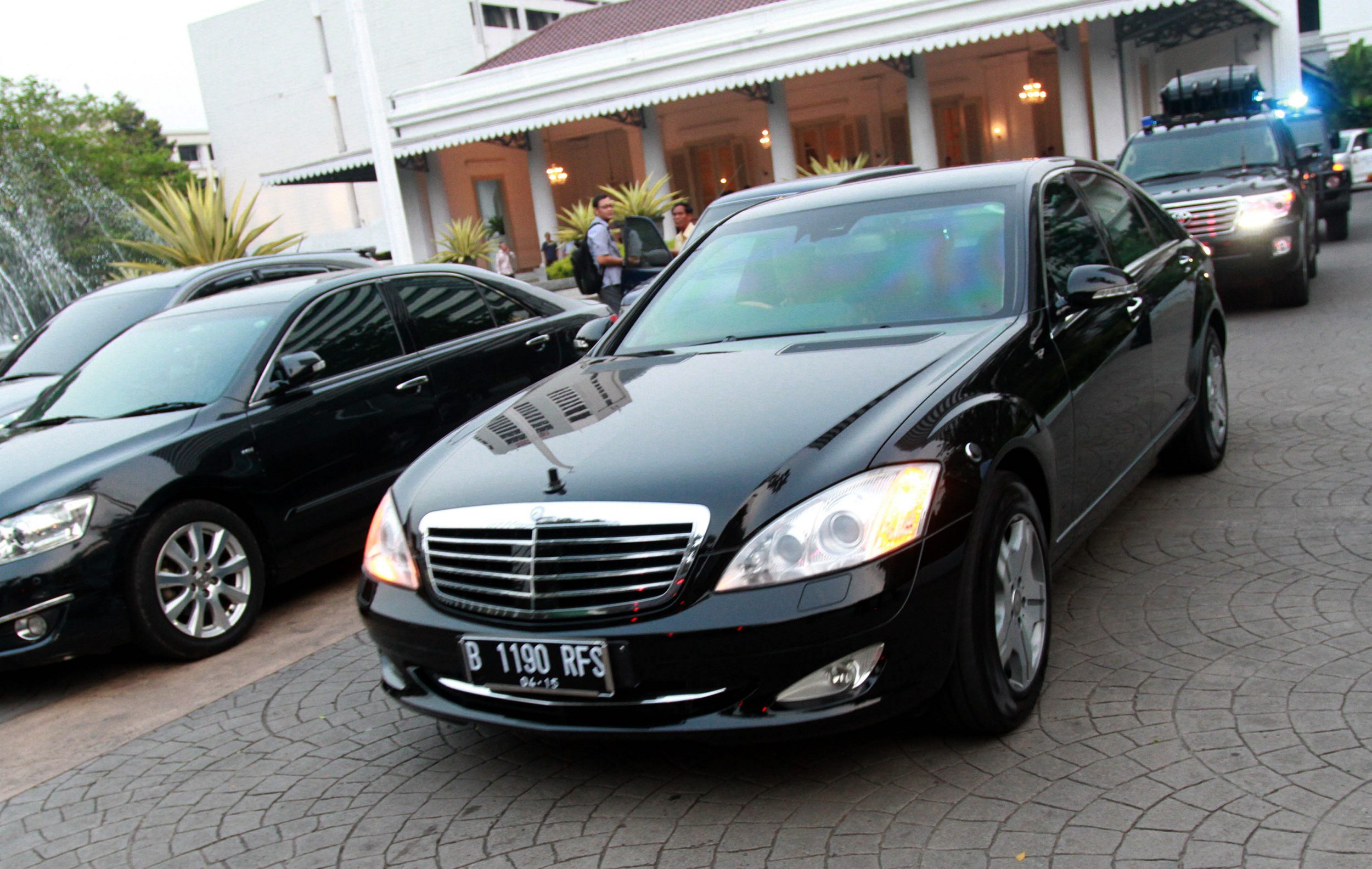 20140912_165918_jokowi-masih-sayang-kijang-hitamnya.jpg