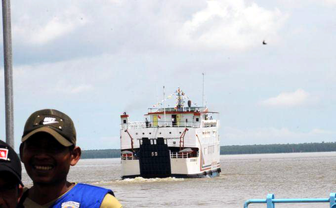 20140917_103153_kapal-feri-yang-melayari-tanjung-api-api-tanjung-kaliang-bangka.jpg