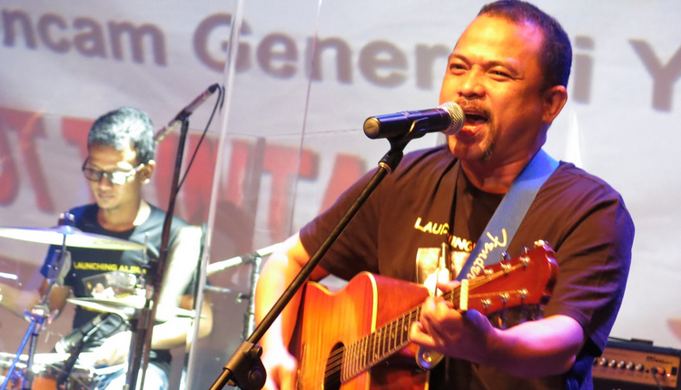 20140929_105609_bona-paputungan-terjerat-utang-abadi.jpg
