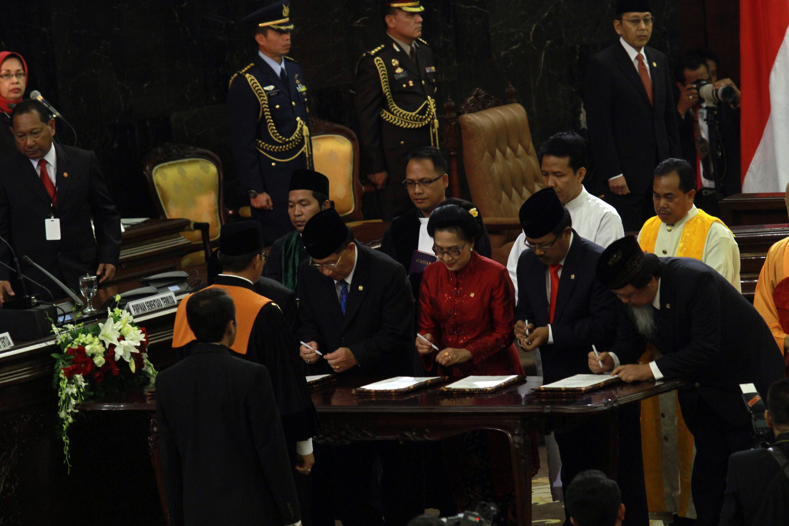 20141002_101144_pelantikan-anggota-mpr-dpr-dan-dpd-ri.jpg